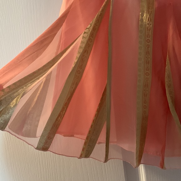 💕🎉 HOST PICK 🎉💕 EUC Lafayette 148 silk blend pink and metallic gold skirt - Picture 3 of 10